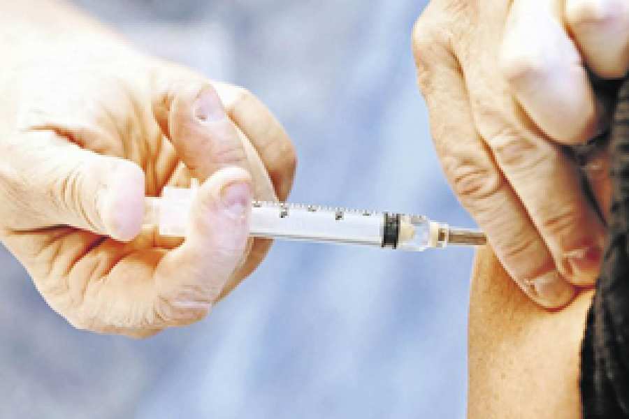 Tiene una eficacia del 65% y evita hospitalizaciones. Por el momento, no estar&aacute; incluida en el calendario nacional. Se aplicar&aacute; entre los 9 y 45 a&ntilde;os, s&oacute;lo en vacunatorios privados.