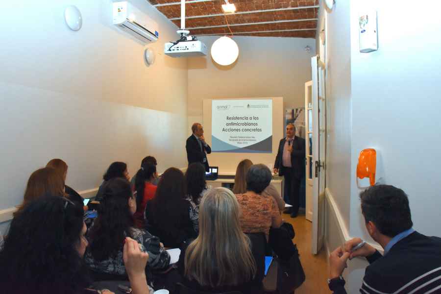 Reuni&oacute;n de la ANMAT Federal: Propuestas de la COFA para enfrentar la RAM