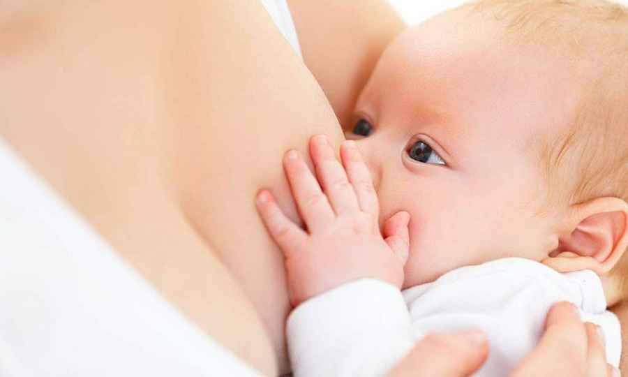 Desde la Sociedad Argentina de Pediatría, destacan los beneficios de la leche humana, tanto para el bebé y su desarrollo, como para la mamá y recalcan que es un producto natural, renovable y ambientalmente seguro.