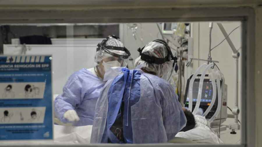 En lo que va de abril de 2021, el 56,3 % de los internados en terapia intensiva en hospitales nacionales de Argentina son menores de 60 años, en línea con la tendencia que se viene registrando en otros países de la región.