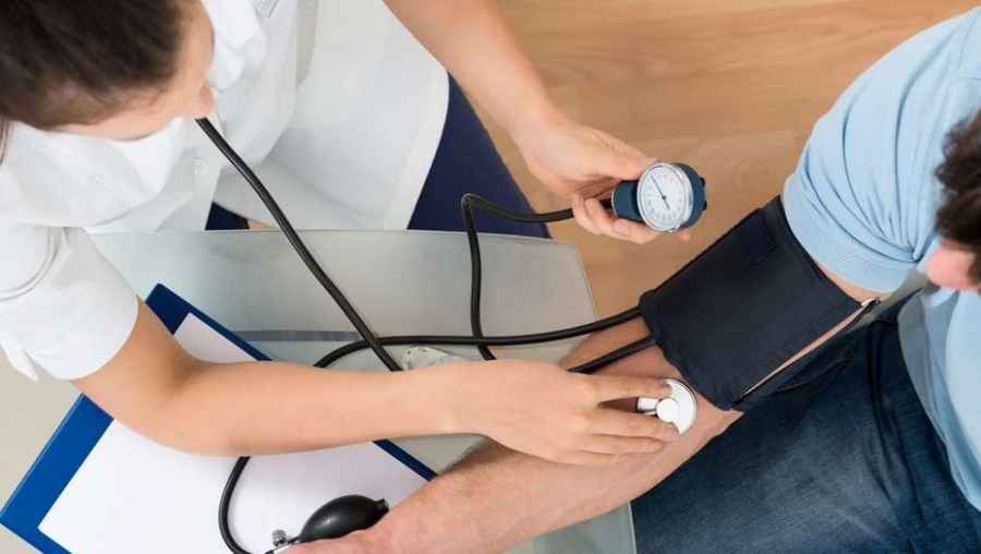 La hipertensión es una enfermedad asintomática que sólo puede ser detectada mediante el control de la presión.